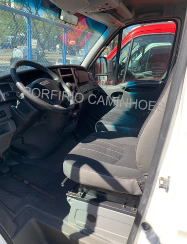 Imagem 14 de 18 de Iveco 35s14 2014 Chassis