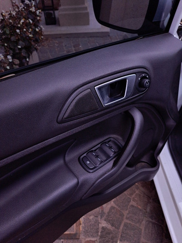 Imagen 15 de 15 de Ford Fiesta 1.6 4p Titanium