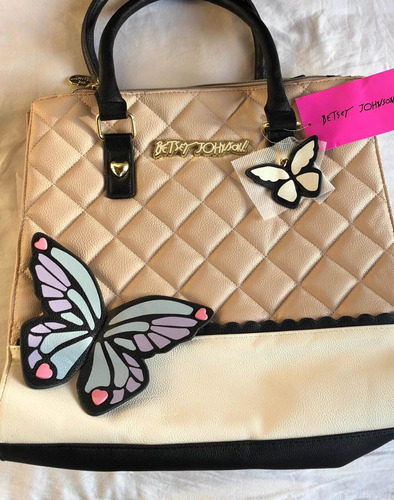 Cartera Betsey Johnson