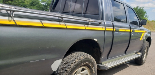 Imagen 3 de 10 de Mitsubishi L200 4x4 Doble Cabina