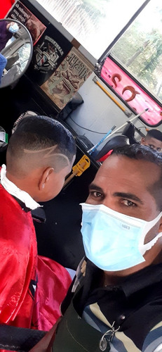 Imagem 2 de 5 de Cabelo E Barba