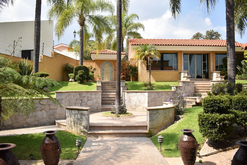 Casa En Venta De Lujo Con Vista Panóramica Y Alberca En El Palomar