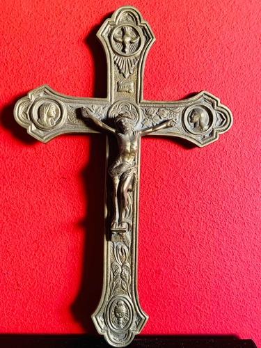 Crucifijo De Bronce Tallado De Pared 26cm