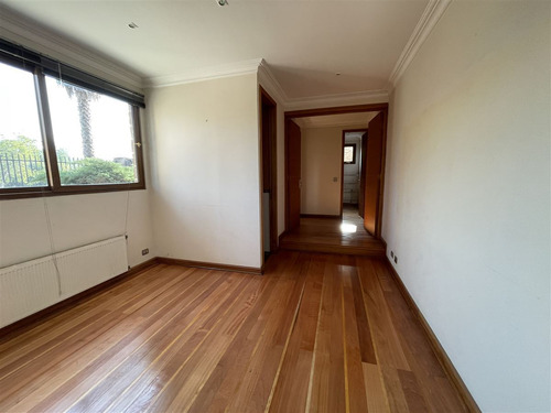 Casa En Venta De 6 Dorm. En Lo Barnechea Panoramica
