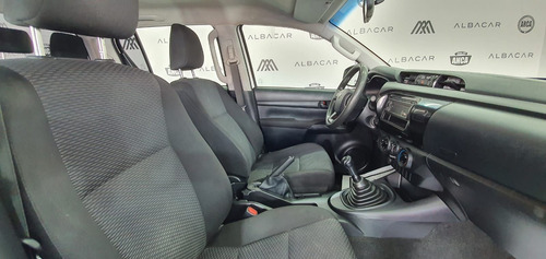 Imagen 13 de 15 de Toyota Hilux 2018 2.7 Cabina Doble Base Mt