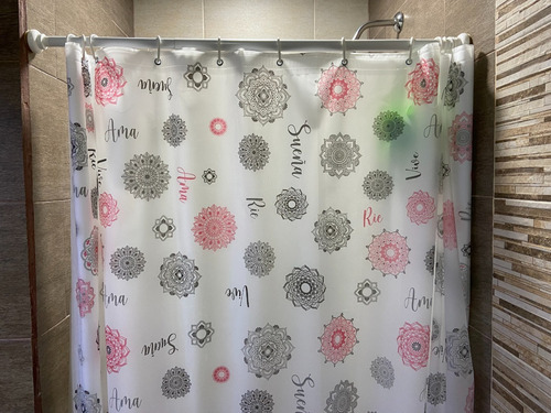 Imagen 2 de 2 de Cortina Plastica Estampadas De Baño Con Protector Y Ganchos