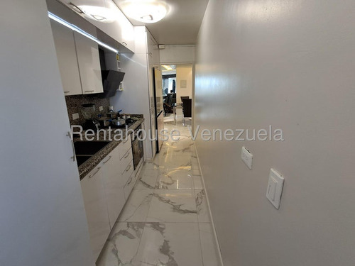 Bello, Moderno, Remodelado, Excelente Vista. 25-24297