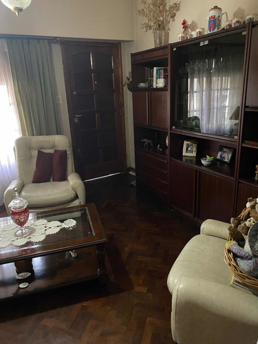 Casa En Banfield Oeste, Excelente Ubicación.