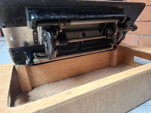 Máquina De Coser Antigua Singer Con Motor Negro (Usado)