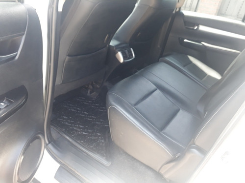 Imagen 6 de 12 de Toyota Hilux 2018 2.8 Cd Srx 177cv 4x4
