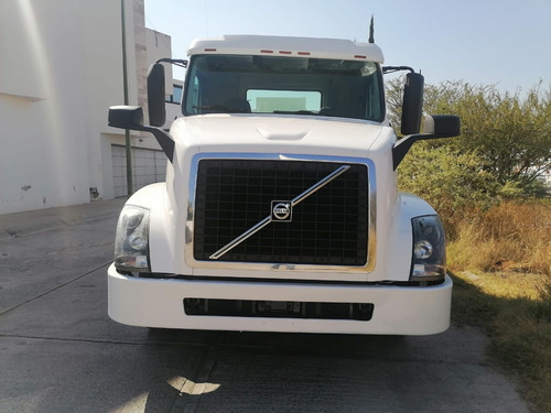 Camión Pipa De Agua De 10,000 Volvo Rabon Thorton Chasis