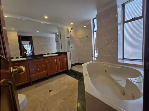 Arriendo Apartamento En Poblado- Milla De Oro