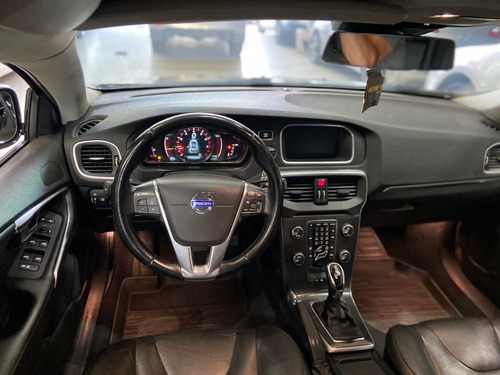 Imagem 9 de 9 de Volvo V40 T4 2014