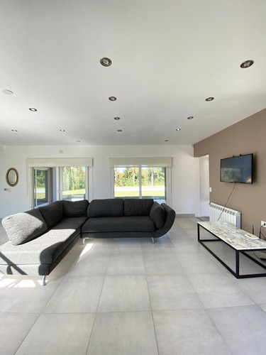 Increible Casa Quinta 7amb A Estrenar Pileta, Galeria 100mts , 3 Baños ,3 Dormitorios Pura Luz En Una De Las Mejores Zonas De Mercedes . Agregar A Favoritos Publicado Hace 2 Años Inmobiliaria Con Ide