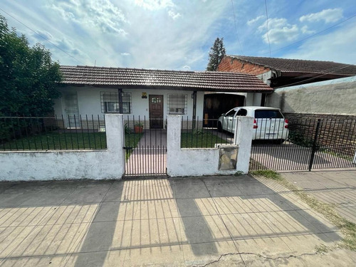 Imagen 1 de 25 de Casa En Venta 4 Ambientes C/ Parque Y Pileta En José C. Paz!