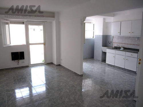 Imagen 3 de 12 de Departamento - Microcentro