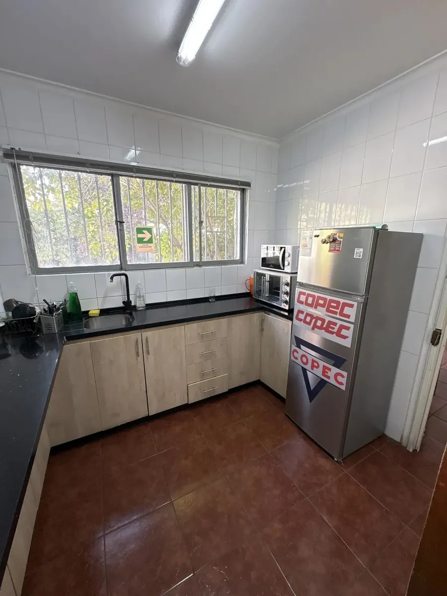 Imagen 4 de 15 de Casa Comercial / Barrio Las Lilas / 6 O - 4 B / 9 Estacionam