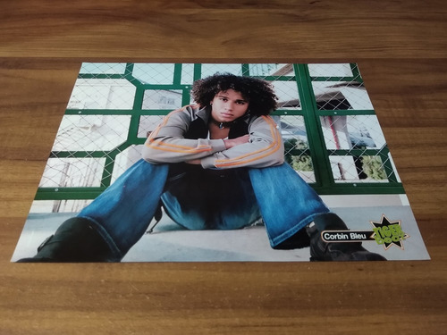 (mp760) Corbin Bleu * Mini Poster Pinup 27 X 21 (Usado)