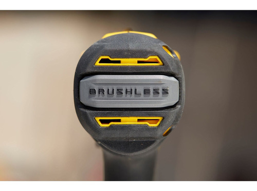 Taladro Atornillador 20v Brushless Stanley Sbd710c2k-b3 Color Amarillo