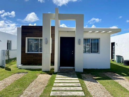 Casa En Alquiler En Punta Cana, 3 Habitaciones, Ubicada Cerc