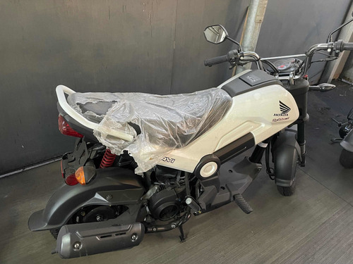 Imagen 10 de 16 de Honda Navi 110cc Maletera