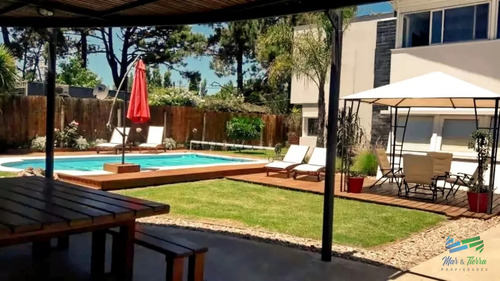 Espectacular Casa En Venta. A Tres Cuadras De La Playa Brava.