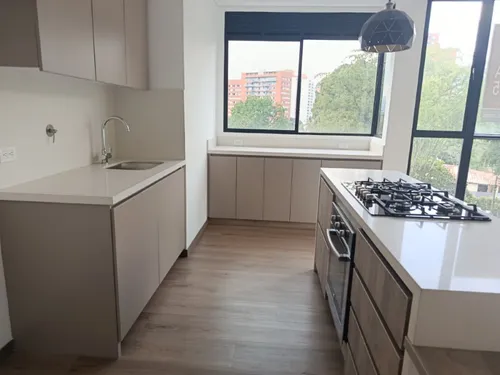 Apartamento En Arriendo Ubicado En El Poblado Sector Los Balsos (27099).