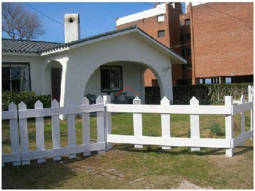 Casa En Playa Brava!- Ref: 3341