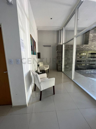 Imagen 4 de 21 de Departamento De Un Dormitorio Frente Al Parque San Martin Con Balcon.