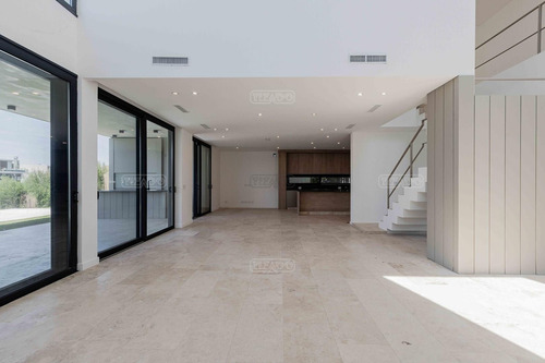 Casa En Venta En El Yacht, Nordelta, Tigre