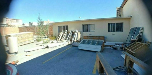 Renta De Bodega Con Oficinas Y Estacionamiento, En Las Granj