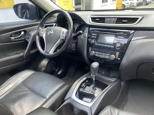 Nissan X-Trail 7 puestos 2.5 Advance 4x2