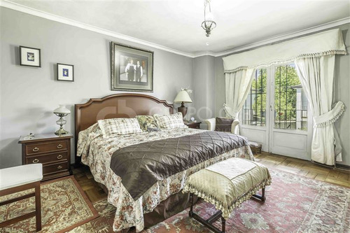 Casa En Venta, 2 Pisos 3 Dorm. En L. Condes Metro Manquehue