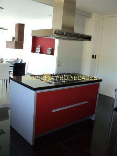 Imagen 21 de 30 de Venta De Casa De 3 Dormitorios En Punta Ballena Con Vista Al Mar