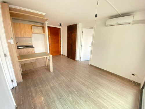 Departamento En Arriendo De 2 Dor Tipo Mariposa. En Santiago