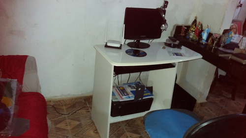 Computador Com Mesa Cadeira E Web Can E Fone Com Microphone