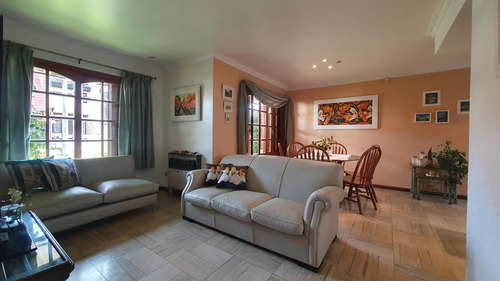 Venta - Chalet Cuatro Ambientes Con Garage Y Patio - Viamonte 4390