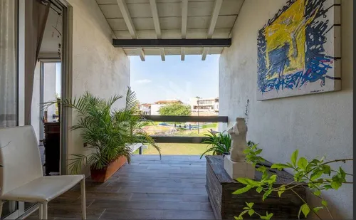 Residencial Zirándaro: Hermosa Casa Espaciosa Y Con Mucha Iluminación Natural.
