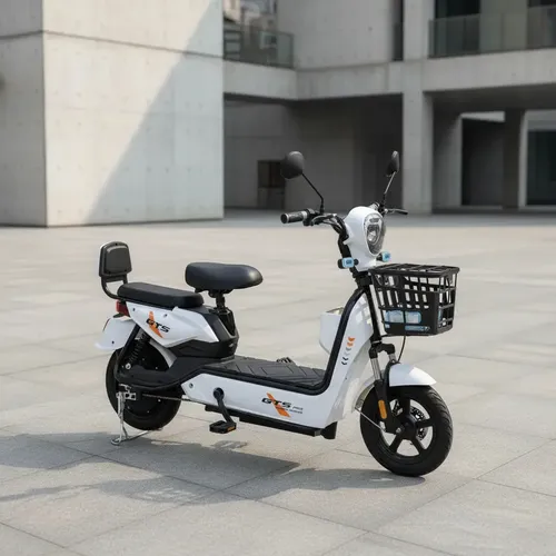 Bicicleta eletrica GTS branca vista lateral em ambiente externo com piso de pedra