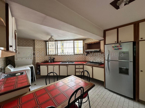 Amplio Apartamento En La Urb. La Esperanza (rgpr) Mls #25-3749
