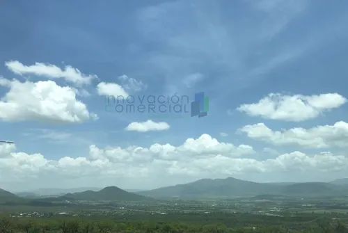 Casa En Renta En Zibata, 4 Recámaras, Privada Con Alberca