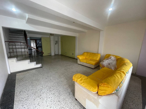Inzitu Realtors Vende Casa En Venta En Urb. Parqueserino, San Diego Km