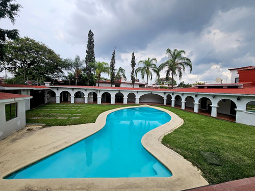 Casa Sola En Venta En Un Solo Nivel En Jardines De Cuernavaca.