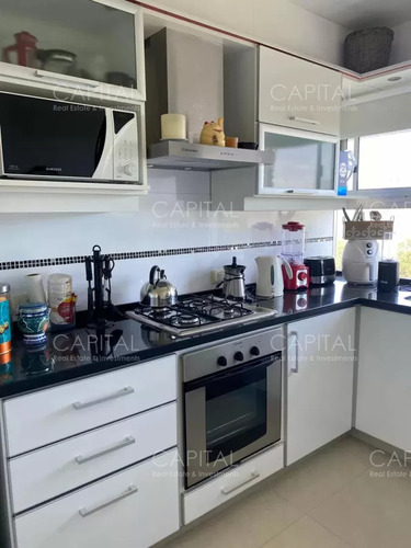 Apartamento De Un Dormitorio Con Vista Al Mar, Playa Mansa, Punta Del Este