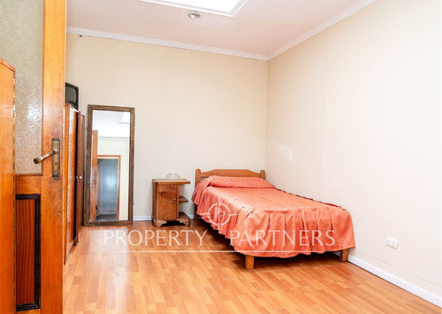 Casa Ideal Para Oficinas O Uso Comercial Por Su Ub...