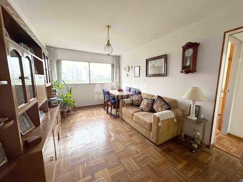 Apartamento En Venta De 2 Dormitorios En Parque Batlle (ref: Ast-3860)