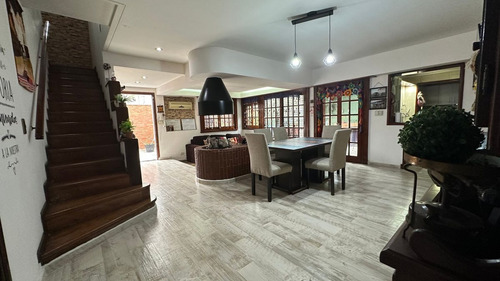 Casa 4 Ambientes Con Patio, Venta R. De Escalada