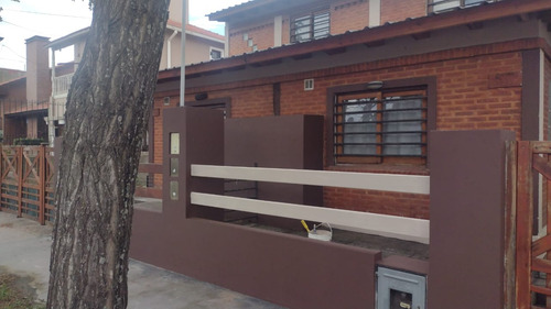 Duplex Al Frente, Con Espacio Guardacoche. Gas Natural.