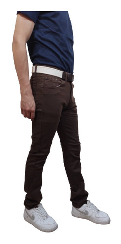 Imagen 3 de 6 de Pantalón Hombre Gabardina Elastizada Marrón Chocolate