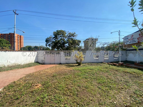 Excelente Casa Comercial En Alquiler Ubicada En Una De Las Principales Avenidas De La Ciudad Barquisimeto Jr
